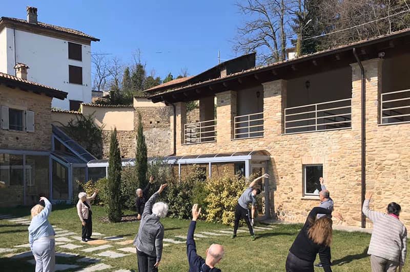 Borgo Virginia - Ginnastica in giardino